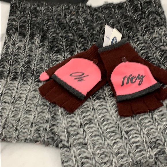 Old Navy Accessories - Bundle 3 for $15😀 Gloves and Infinity Scarf